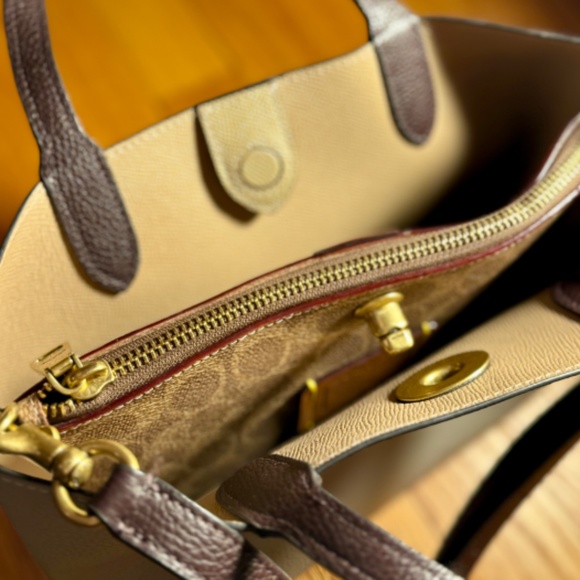 Coach Willow Tote - Picture 6 of 13